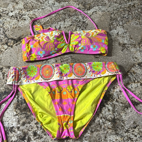 Trina Turk 2-pc swimsuit size 8, like new condition worn once. - Picture 1 of 4